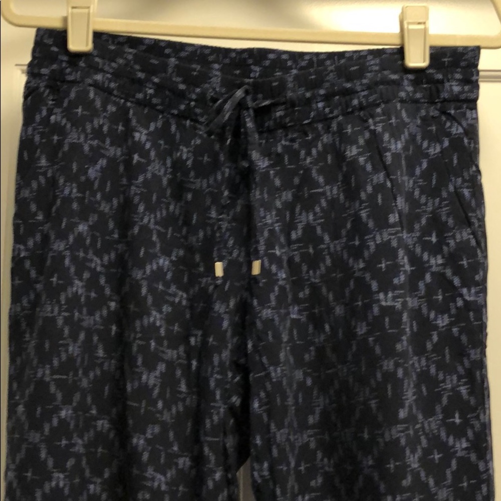 Patterned Jogger-Like Pants - Picture 4 of 6